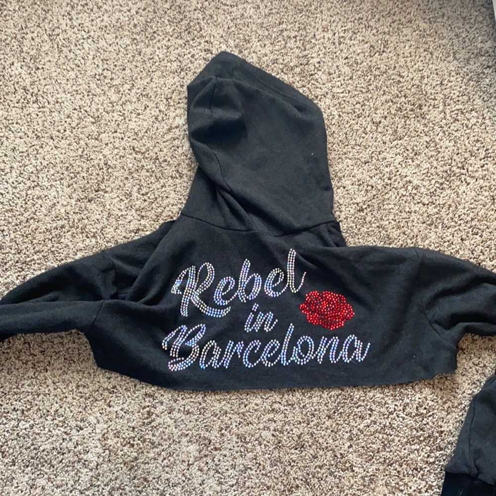 ✨💋REBEL IN BARCELONA CROPPED SWEATSHIRT✨💋